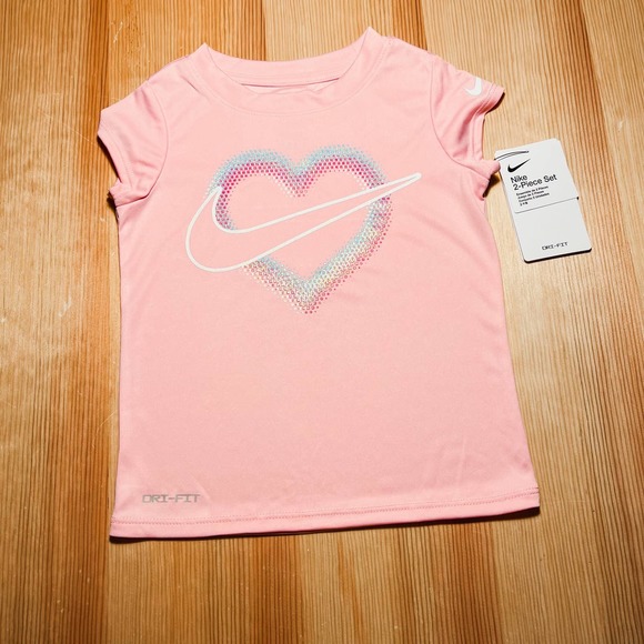 Nike Girls T-shirt and Shorts Set - Picture 5 of 8